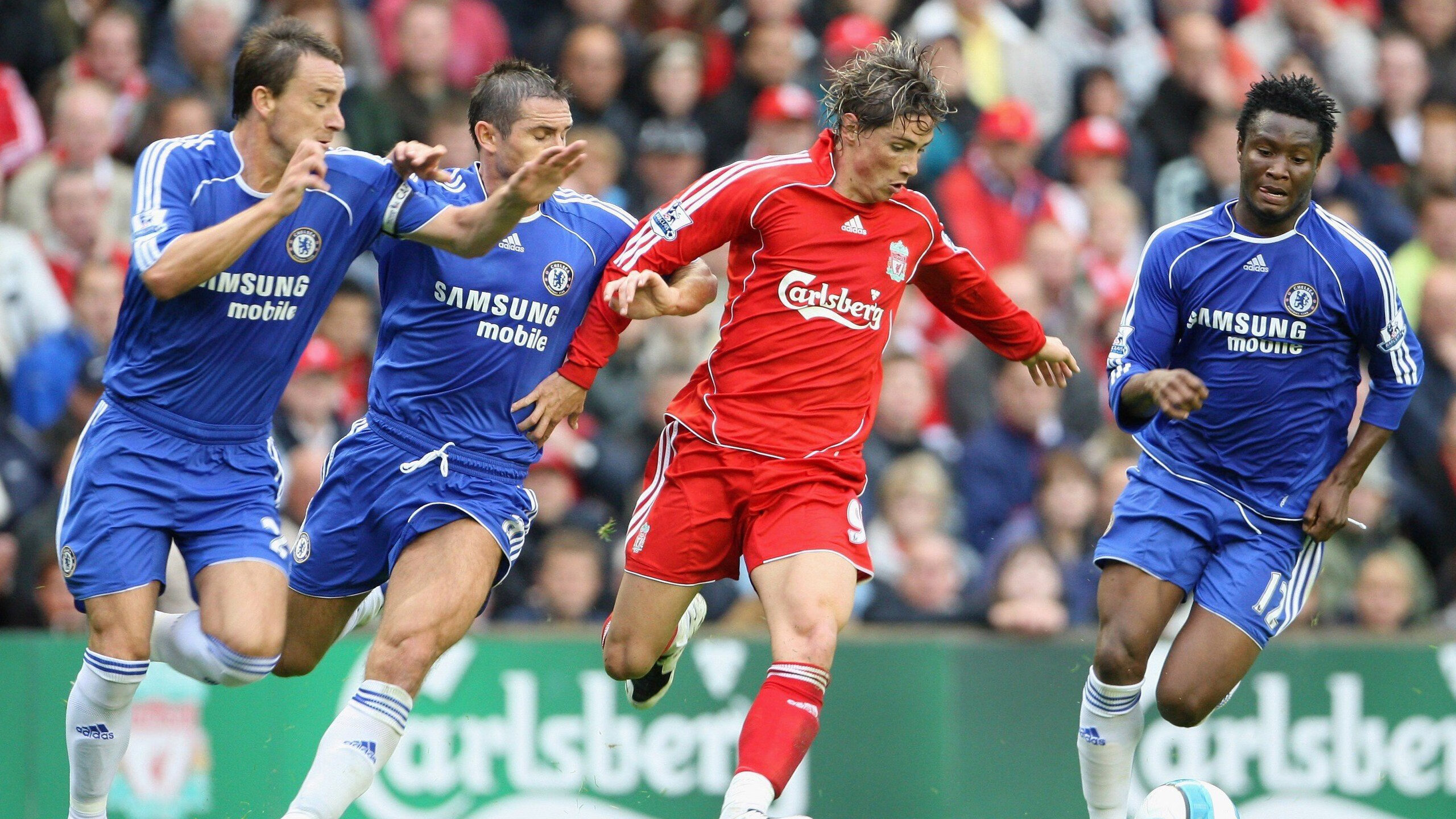 一场备受瞩目的足球比赛将带来何种惊喜？，足球比赛很精彩