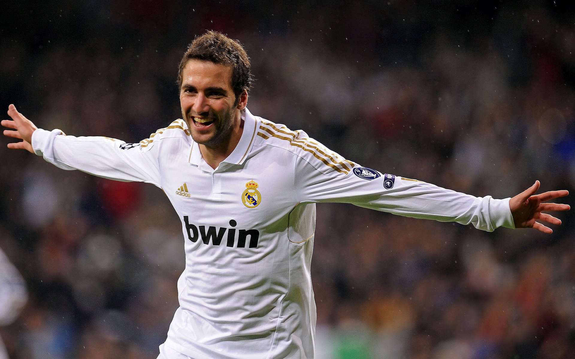 梅西代表国家队出场，球迷期待英雄归来，梅西在国家队的地位